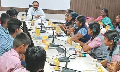 காபி வித் கலெக்டர் என்னும் தலைப்பில் அரசு பள்ளி மாணவ-மாணவிகளுடன் கலெக்டர் கலந்துரையாடல் நிகழ்ச்சி