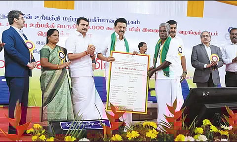 50 ஆயிரம் விவசாயிகளுக்கு இலவச மின் இணைப்பு வழங்கும் திட்டம்: முதல்-அமைச்சர் தொடங்கிவைத்தார்