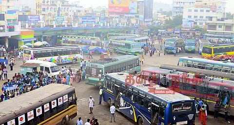 வாகன நெரிசலில் தத்தளிக்கும் திண்டுக்கல்லில் புறநகர் பஸ் நிலைய கனவு நிறைவேறுமா?