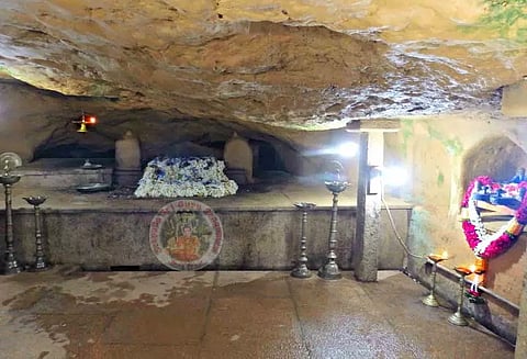 ஸ்ரீராமசேனை அமைப்பினர் வீடு, வீடாக சென்று யாசகம் பெற்றனர்