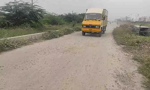 போக்குவரத்து நெரிசலை குறைக்க ரூ.21 கோடியில் தொடங்கப்பட்ட சாலைப்பணி விரைந்து முடிக்கப்படுமா?