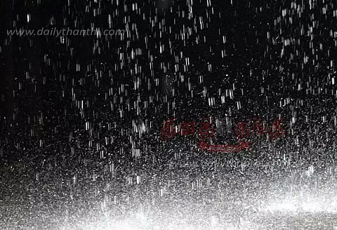 மழையால் 2 வீடுகளின் சுவர்கள் இடிந்தன