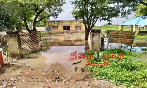 சேதமடைந்த கால்நடை மருத்துவமனை கட்டிடத்தை சீரமைக்க கோரிக்கை