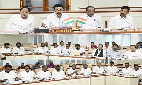 10 சதவீத இடஒதுக்கீட்டுக்கு எதிராக சுப்ரீம் கோர்ட்டில் மறுசீராய்வு மனு தாக்கல்; அனைத்து கட்சி கூட்டத்தில் தீர்மானம்