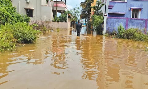 நந்திவரம்-கூடுவாஞ்சேரி நகராட்சியில் வீடுகளுக்குள் வெள்ளம் புகுந்தது