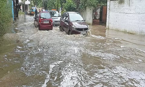 அய்யப்பன்தாங்கலில் 300-க்கும் மேற்பட்ட குடியிருப்புகளில் தேங்கி நிற்கும் மழைநீர்