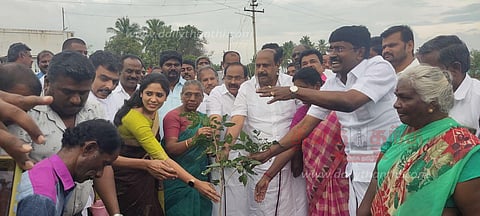 10 ஆயிரம் மரக்கன்றுகள் நடும் நிகழ்ச்சி