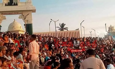 கன்னியாகுமரியில் சுற்றுலா பயணிகள் கூட்டம் அலைமோதியது