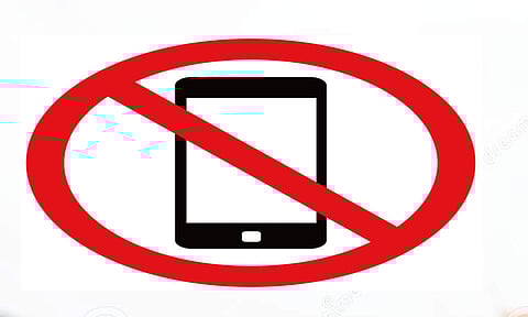 கோவில்களில் செல்போன்களுக்கு தடை விதிக்கலாமா?- பக்தர்கள் கருத்து