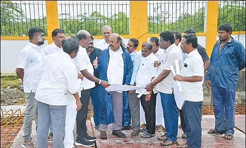 மழைநீர் தேங்குவதை தடுக்க உடனுக்குடன் நடவடிக்கை: அமைச்சர்கள் ஆய்வு