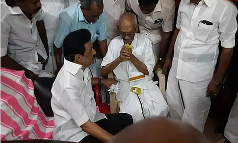 தாய்மாமாவின் 100-வது பிறந்த நாள்: நேரில் சந்தித்து வாழ்த்து தெரிவித்த முதல்-அமைச்சர் மு.க.ஸ்டாலின்