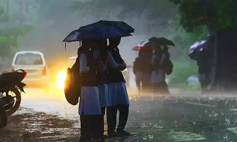 மழை பாதிப்பு: சீர்காழி, தரங்கம்பாடி பள்ளிகளுக்கு நாளை விடுமுறை