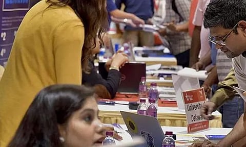 உயர் கல்விக்கு அமெரிக்காவை தேர்ந்தெடுத்த 2 லட்சம் இந்திய மாணவர்கள்