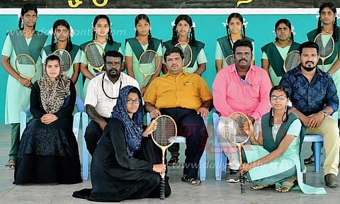 மாநில அளவிலான பூப்பந்து போட்டிக்கு பள்ளி மாணவிகள் தேர்வு