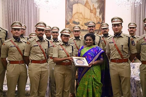 அரசியலமைப்பு சட்டத்திற்கு உட்பட்டுதான் அனைத்து கவர்னர்களும் செயல்படுகிறோம்