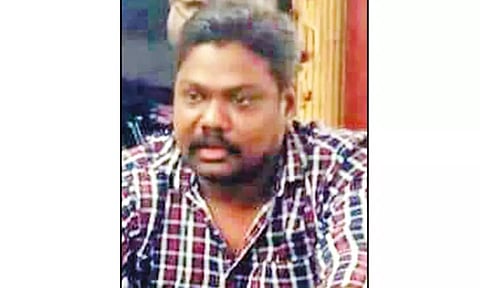 கறிவிருந்தில் துப்பாக்கியால் சுட்டு மிரட்டிய காங்கிரஸ் பிரமுகர் கைது