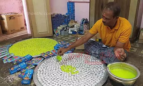 வண்ண மெழுகுவர்த்தி தயாரிப்பு பணி மும்முரம்