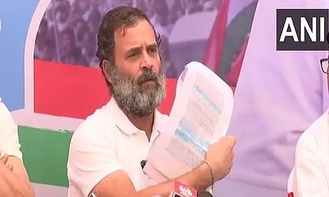 சிறை பயத்தால் மன்னிப்பு கடிதம் எழுதியதோடு வீரசாவர்க்கர் ஆங்கிலேய அரசுக்கு உதவினார் - ராகுல்காந்தி