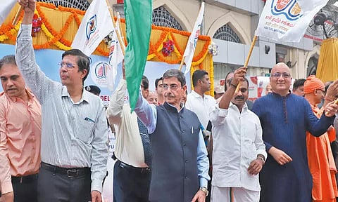 தமிழகத்தில் இருந்து முதற்கட்டமாக காசி தமிழ் சங்கமத்துக்கு 216 பேர் பயணம்