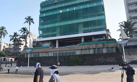 மத்திய மந்திரி நாராயண் ரானே பங்களாவை இடிக்கும் பணி தொடக்கம்