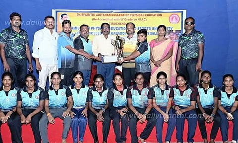 திருச்செந்தூர் டாக்டர் சிவந்தி ஆதித்தனார் உடற்கல்வியியல்கல்லூரியில்பெண்களுக்கான கபடி போட்டி; புதுக்கோட்டை அணி முதலிடம்