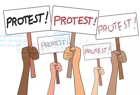 வினய் குருஜிக்கு எதிராக அவதூறு பரப்பியவர்கள் மீது நடவடிக்கை; போலீஸ் நிலையம் முன்பு ஆதரவாளர்கள் போராட்டம்