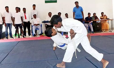 மாநில அளவிலான போட்டியில் பங்கேற்க கடலூர் மாவட்ட அளவில் ஜூடோ வீரர்கள் தேர்வு