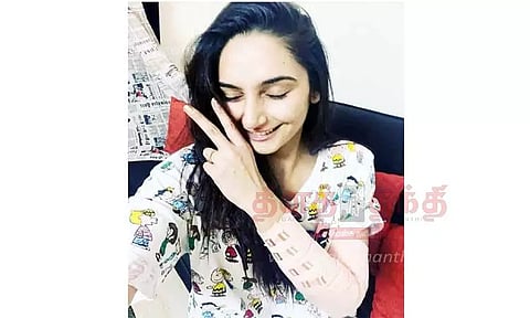 நடிகை ராகிணி திவேதிக்கு கையில் காயம்