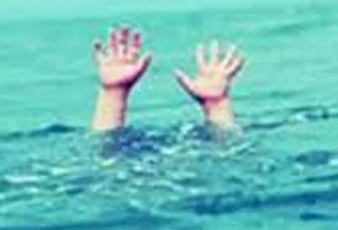 ஆற்றில் குளிக்கச் சென்ற தொழிலாளி பலி