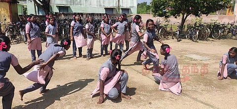 குழந்தைகள் உதவி மையம் சார்பில் பள்ளி மாணவர்களுக்கான விளையாட்டு போட்டிகள்