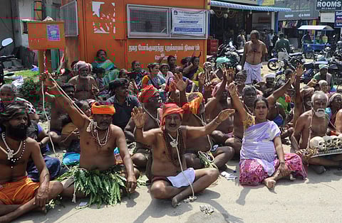 விவசாய நிலத்துக்கு பட்டா வழங்கக்கோரி நரிக்குறவ இன மக்கள் நூதன போராட்டம்