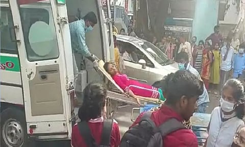 ஆய்வகத்தில் வாயுக் கசிவு 30 மாணவிகள் பாதிப்பு