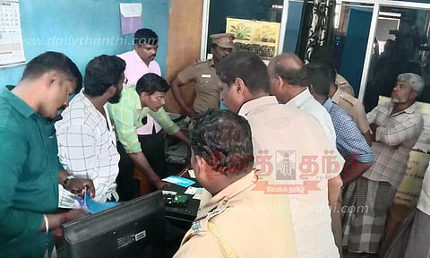 திருச்சி அருகே 2 வீடுகள்-கடையில் போலீசார் திடீர் சோதனை