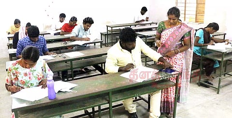 சேலம் மாவட்டத்தில் 42 மையங்களில் குரூப்-1 தேர்வை 11,238 பேர் எழுதினர்