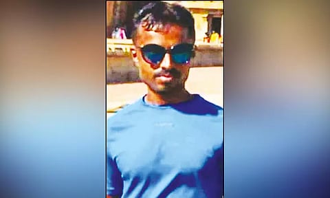 குரூப்-1 தேர்வு எழுத அரசு பஸ்சில் சென்ற வாலிபர் விபரீத சாவு: படிக்கட்டில் பயணித்ததால் சுங்கச்சாவடி கம்பி மோதி உயிரிழப்பு