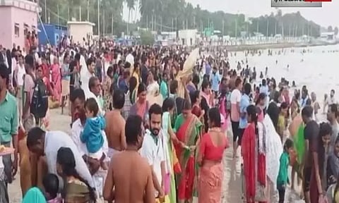 ராமேசுவரத்தில் புனித நீராட குவிந்து வரும் அய்யப்ப பக்தர்கள்..!