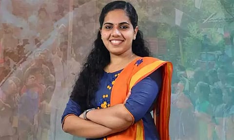 திருவனந்தபுரம் மேயருக்கு எதிராக எதிர்க்கட்சிகள் போராட்டம் - கேரளாவில் மாமன்ற கூட்டத்தில் பரபரப்பு