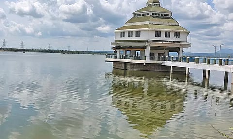 சென்னைக்கு குடிநீர் வழங்கும் 6 ஏரிகளில் 80 சதவீதம் நீர் இருப்பு - கடந்த ஆண்டைவிட 1 டி.எம்.சி. குறைவு