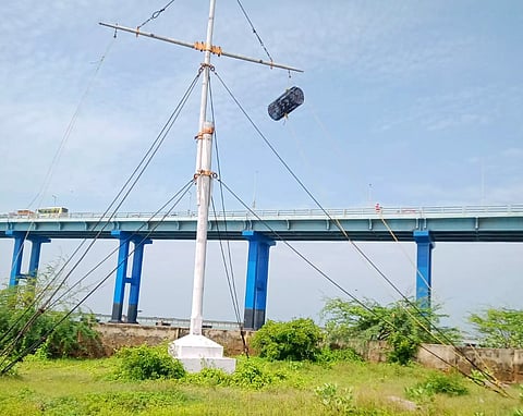 பாம்பனில் 1-ம் எண் புயல் எச்சரிக்கை கூண்டு ஏற்றம்