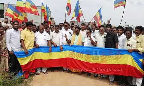 குடியாத்தம் அருகே டாஸ்மாக் கடையை மூட வலியுறுத்தி பா.ம.க. ஆர்ப்பாட்டம்