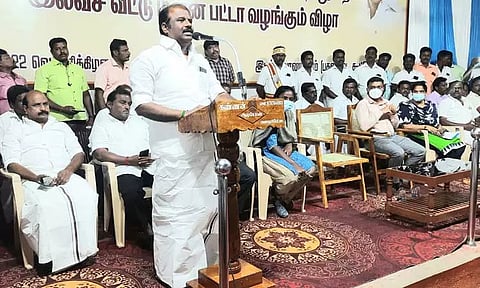 798 பயனாளிகளுக்கு இலவச வீட்டு மனைப்பட்டா