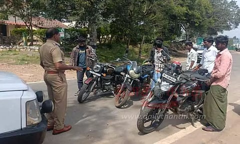 கர்நாடகாவில் ஆட்டோவில் மர்மபொருள் வெடிப்பு: ஈரோடு மாவட்டத்தில் பலத்த போலீஸ் பாதுகாப்பு