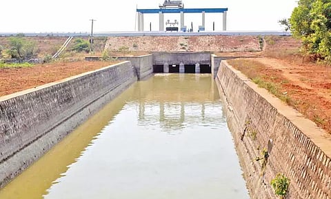 நீர்ப்பிடிப்பு பகுதிகளில் மழை இல்லாததால் குடிநீர் வழங்கும் ஏரிகளில் நீர் திறப்பு குறைப்பு