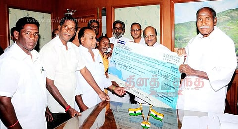 மீனவ குடும்பங்களுக்கு தலா ரூ.2,500 மழைக்கால நிவாரணம்