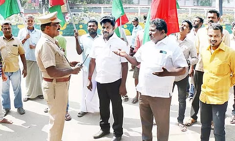 மாநகராட்சி அலுவலகத்தை முற்றுகையிட முயற்சி