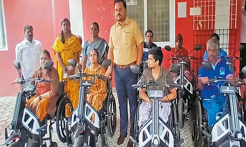 செங்கல்பட்டு கலெக்டர் அலுவலக கூட்டரங்கில் மக்கள் குறை தீர்க்கும் நாள் கூட்டம்