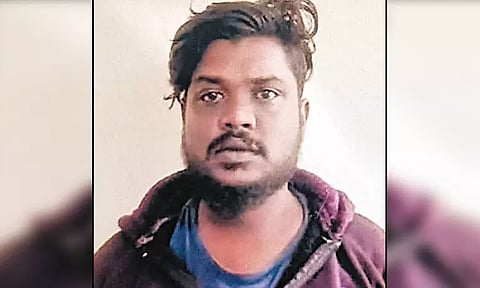 திருமங்கலத்தில் போக்குவரத்து சப்-இன்ஸ்பெக்டரின் கன்னத்தில் அறைந்த வாலிபர்