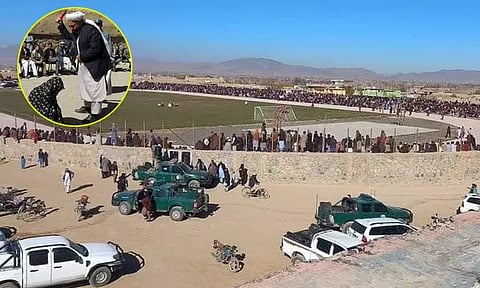 மைதானத்தில் நூற்றுக்கணக்கானோர் முன்னிலையில் பெண்களுக்கு 'கசையடி' கொடுத்த தலீபான்கள்