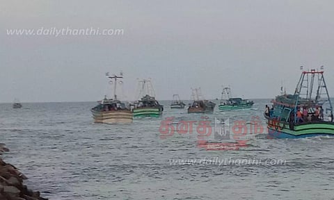 நாகை மீனவர்கள் கடலுக்கு சென்றனர்