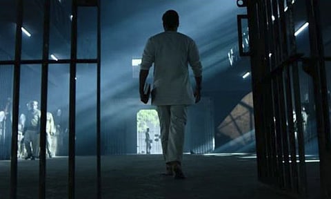 'கைதி' இந்தி ரீமேக் டீசர் வெளியீடு.. குழப்பத்தில் ரசிகர்கள்..